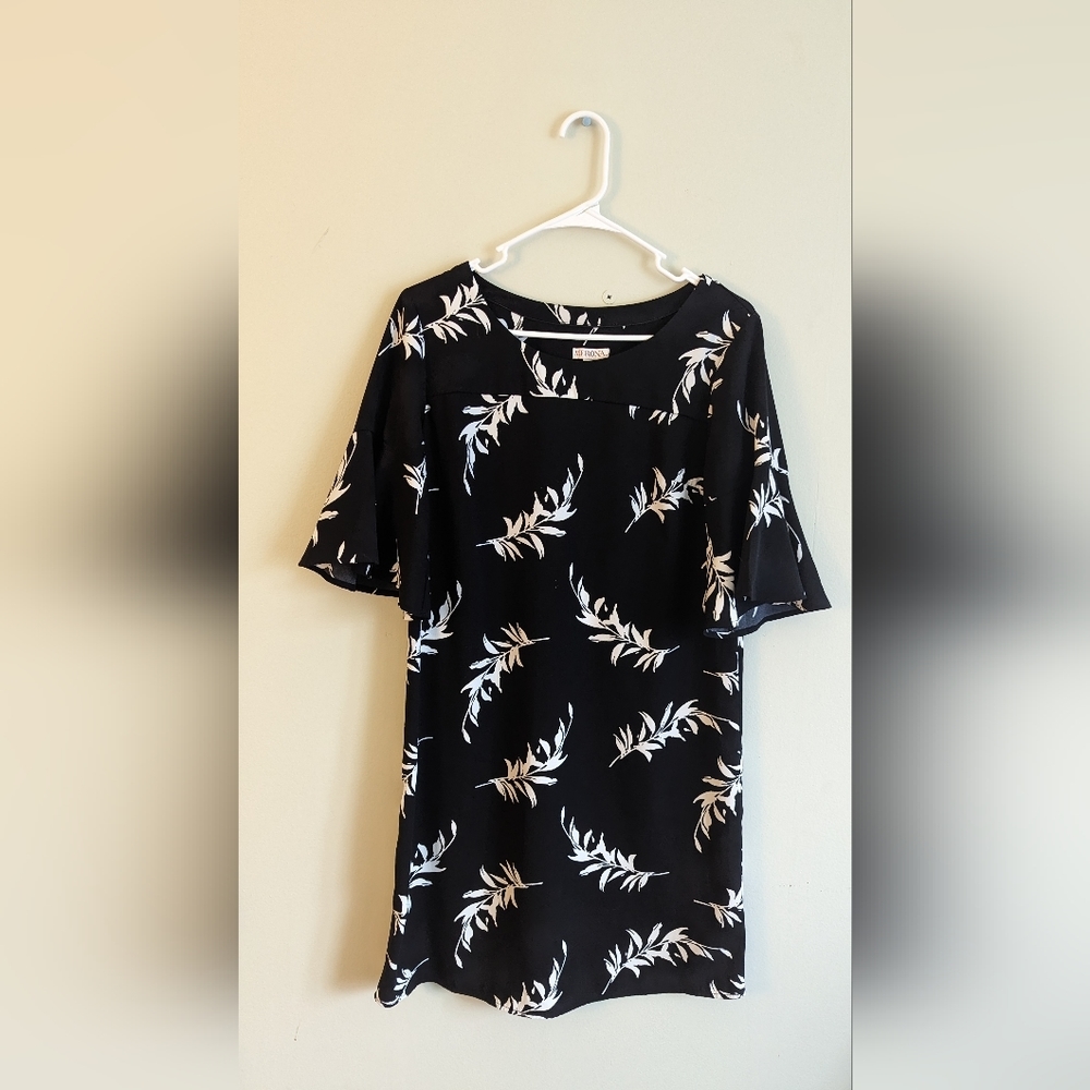 BLACK and White Floral Boxy Above Knee Bell Sleeve Size 4 Dress Merona